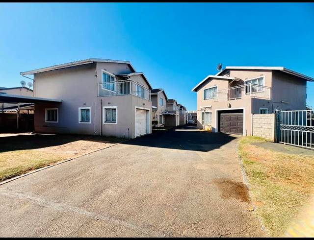 3 BEDROOM HOUSE FOR SALE IN WOODLANDS